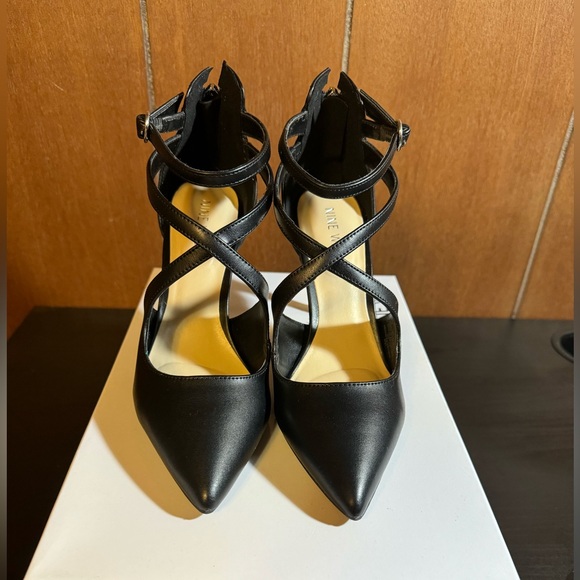 Black NINE WEST High Heel Size 6 - Picture 1 of 11